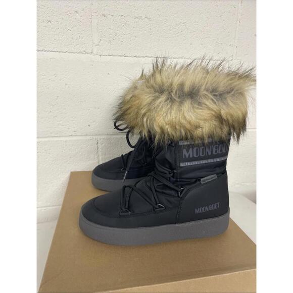 Moon Track Monaco Low Boot black  faux fur trim size   7US 39EURO  NIB - Picture 9 of 10